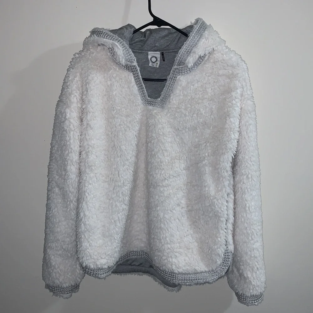 Akemi + Kin Pullover - Picture 5 of 7
